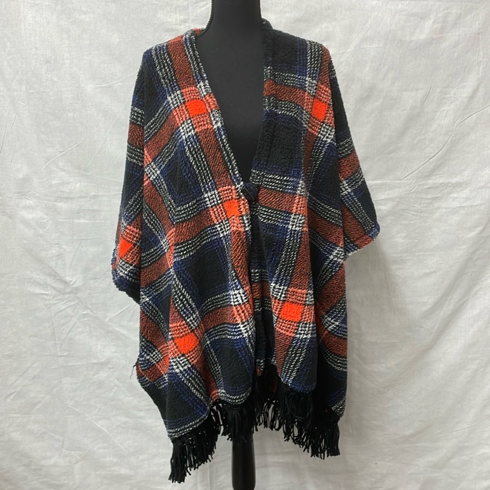 Kensie cape/shawl/wrap in thick sherpa-type fabric